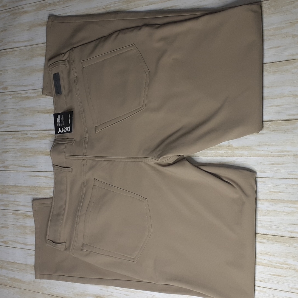 DKNY Duane Straight Leg  Stretch Tan Hiking Pants Men's 34×32 New without Tags